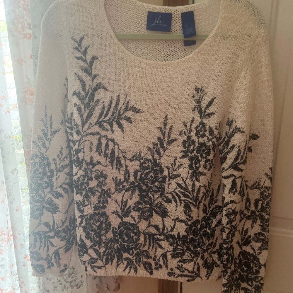 Open knit sweater size L. Off white, grey, black